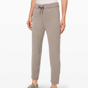 NWOT Lululemon On the Fly Pant *Woven* (12)